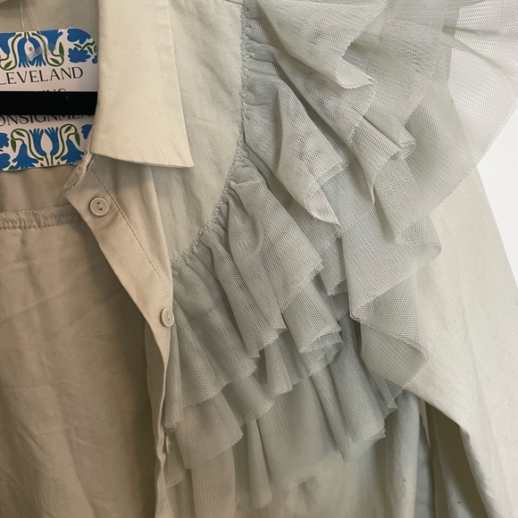 H&M frilly green button up - Picture 4 of 5